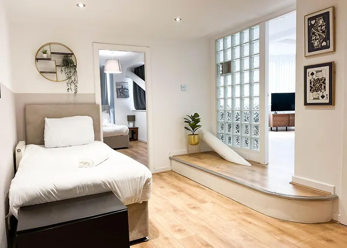 Spacious 2Br 2Ba Apartment City Centre Sleeps 5